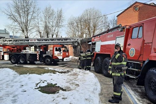 Вчера работники ПСЧ-254 #Мособлпожспас провели пожарно-тактические занятия по тушению условного возгорания в подвальном помещении многоквартирного дома в Электрогорске 👨🏻‍🚒🚒nnПодвалы располагаются чаще всего под всей площадью зданий