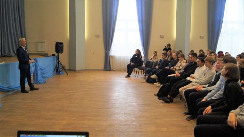 Сотрудники полиции провели «Урок мужества» для учащихся школ Паловского Посада и Электрогорска